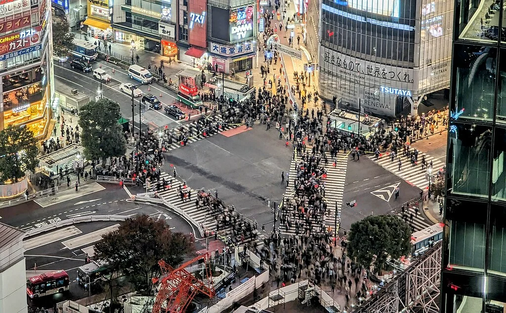 862-shibuya-crossing-01-12d4b4a9-2b74-4469-9d13-50fbee114923.webp