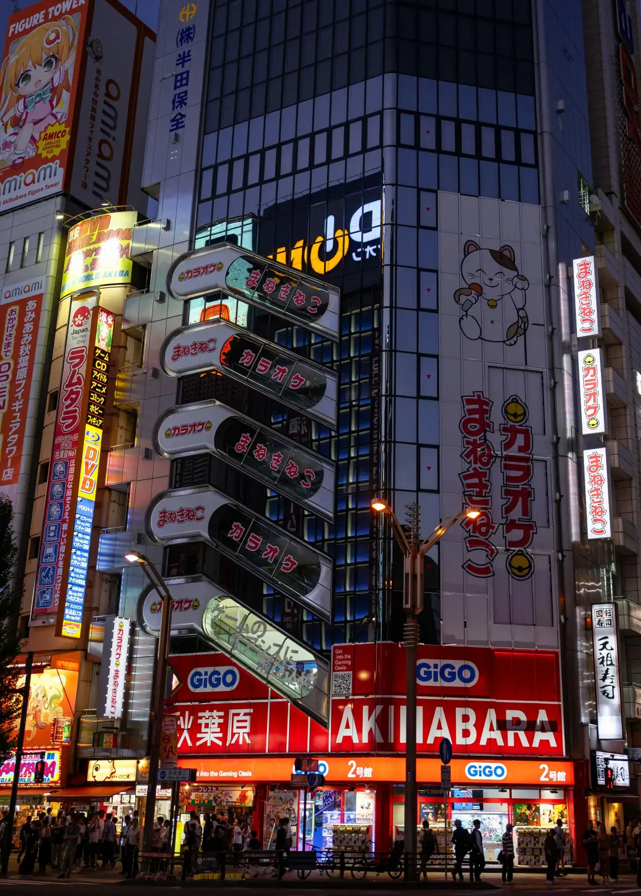 akihabara-arcade-outside.webp