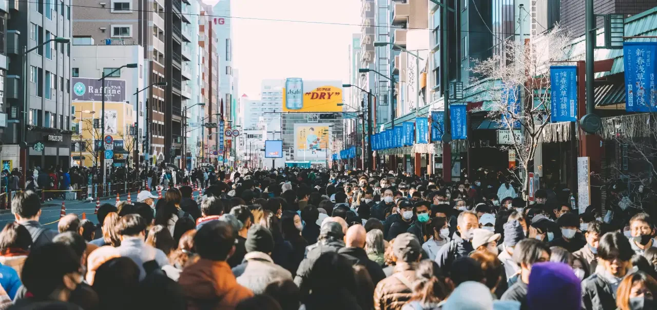 Crowdy streets in Asakusa