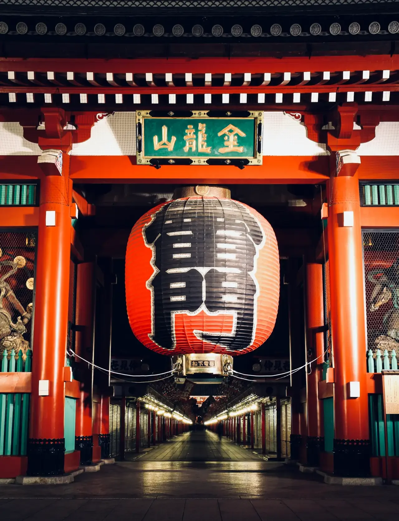 Kaminarimon Gate at night