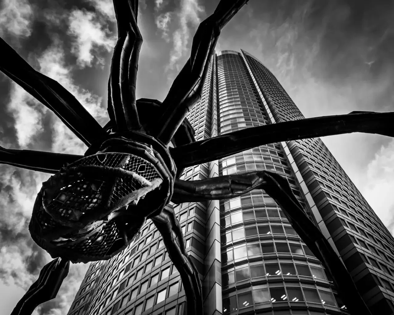 Maman spider in Roppongi Hills, Tokyo