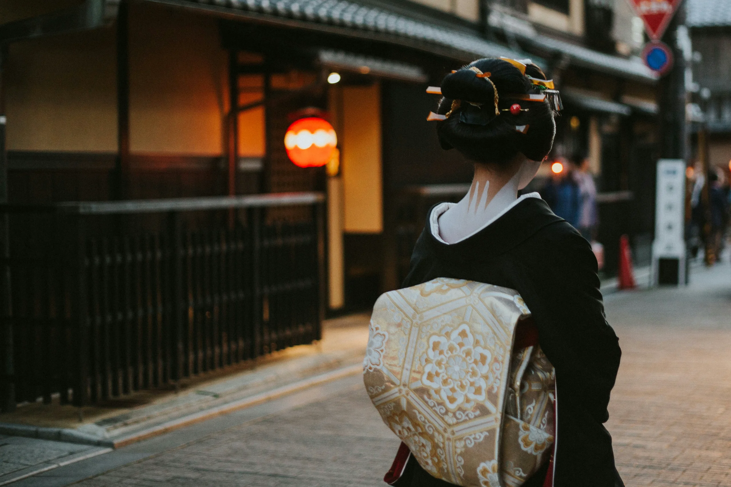Gion & Pontocho Guide: Kyoto’s Most Atmospheric Traditional Districts