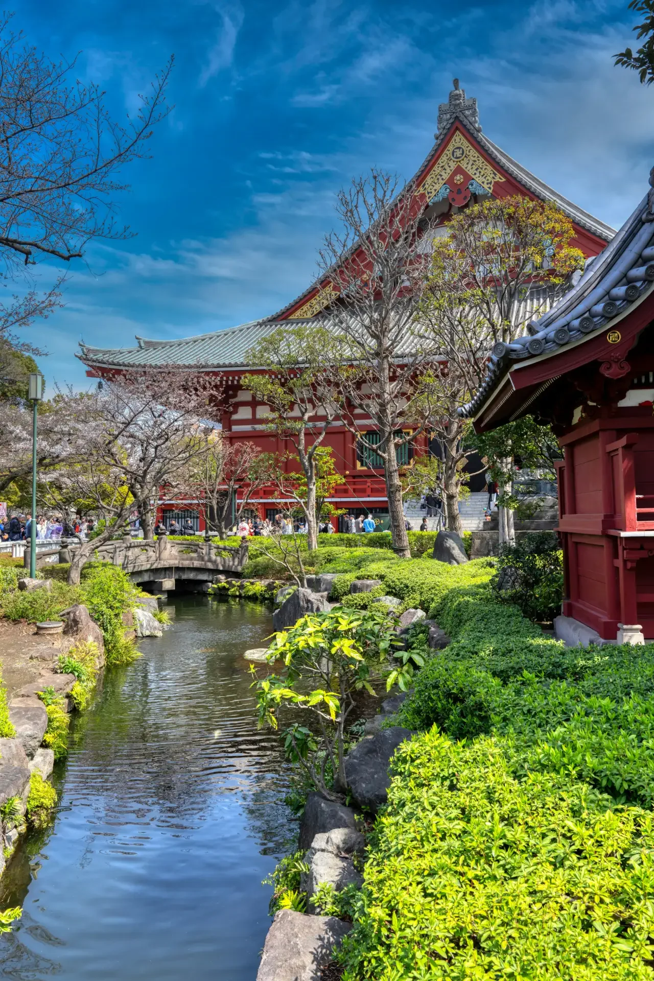 Senso Ji with bridge and garde