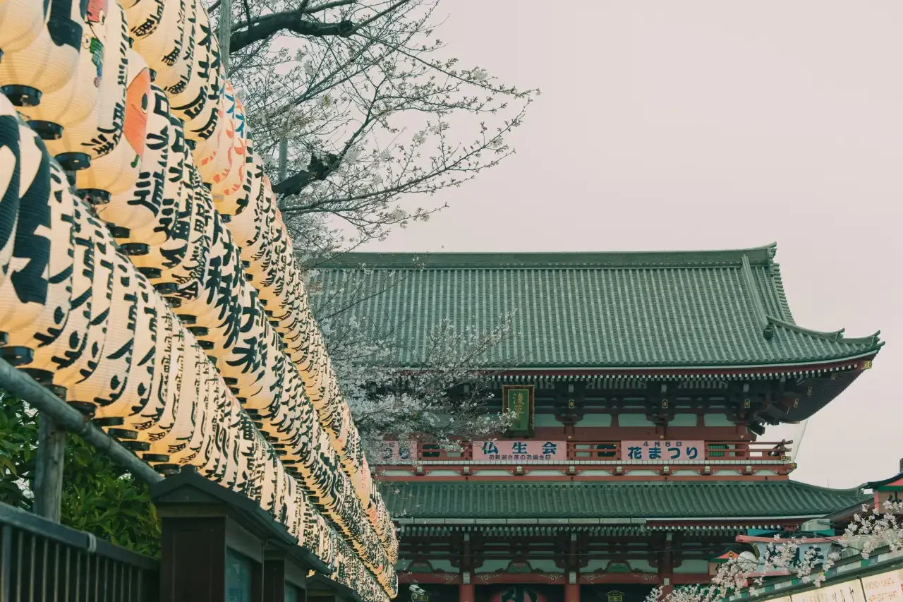Senso Ji Templa with paper laterns Senso Ji Templa with paper laterns